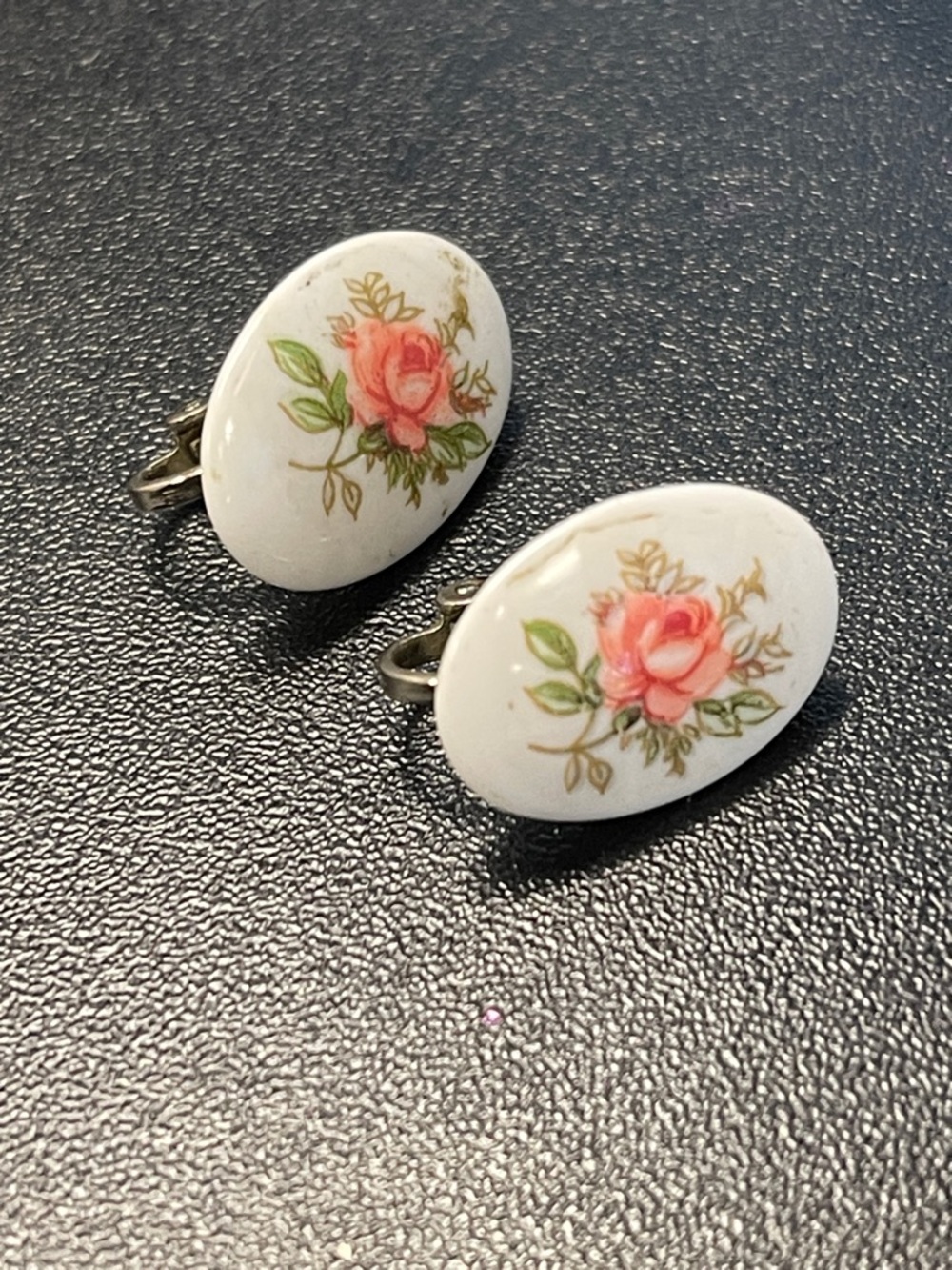 Vintage-Inspired White Porcelain Rose Clip-On Earrings-A1